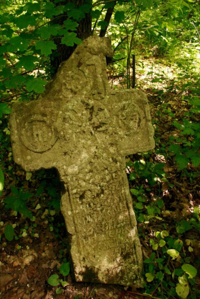 crucea strajer din padurea cernica