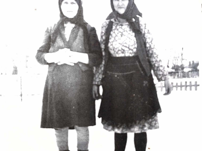 tata mita  a lui vasile al lui moceaca  si tata bica  a lui chiabac  la botezul lui florin