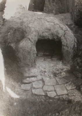Cuptor medieval in situl arheologic de la Caldararu. 1960-1975
